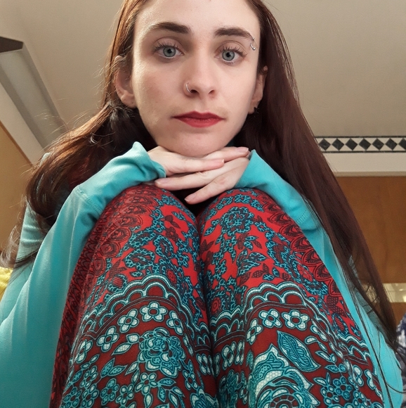 Meet your Posher, Rebecca - Picture 2 of 5